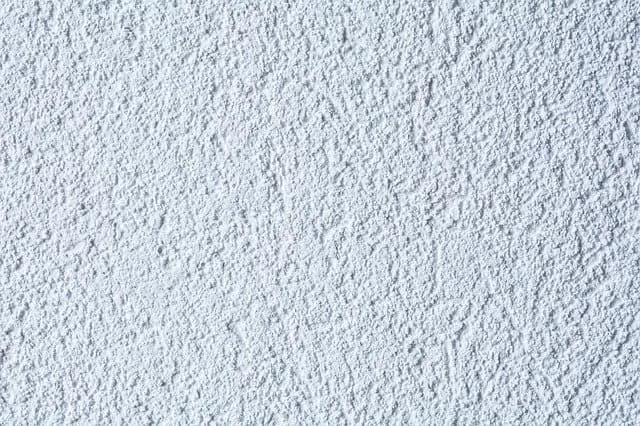 Jaki tynk na elewację ze styropianu? Wybierz najlepszy i trwały!