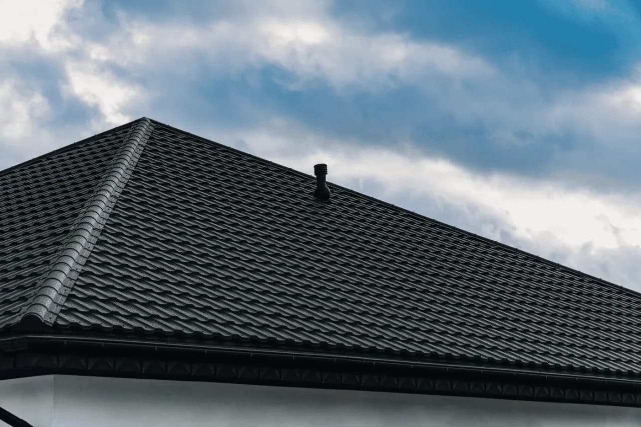 Blacha Germania Simetric: dlaczego warto wybrać solidne pokrycie dachowe?
