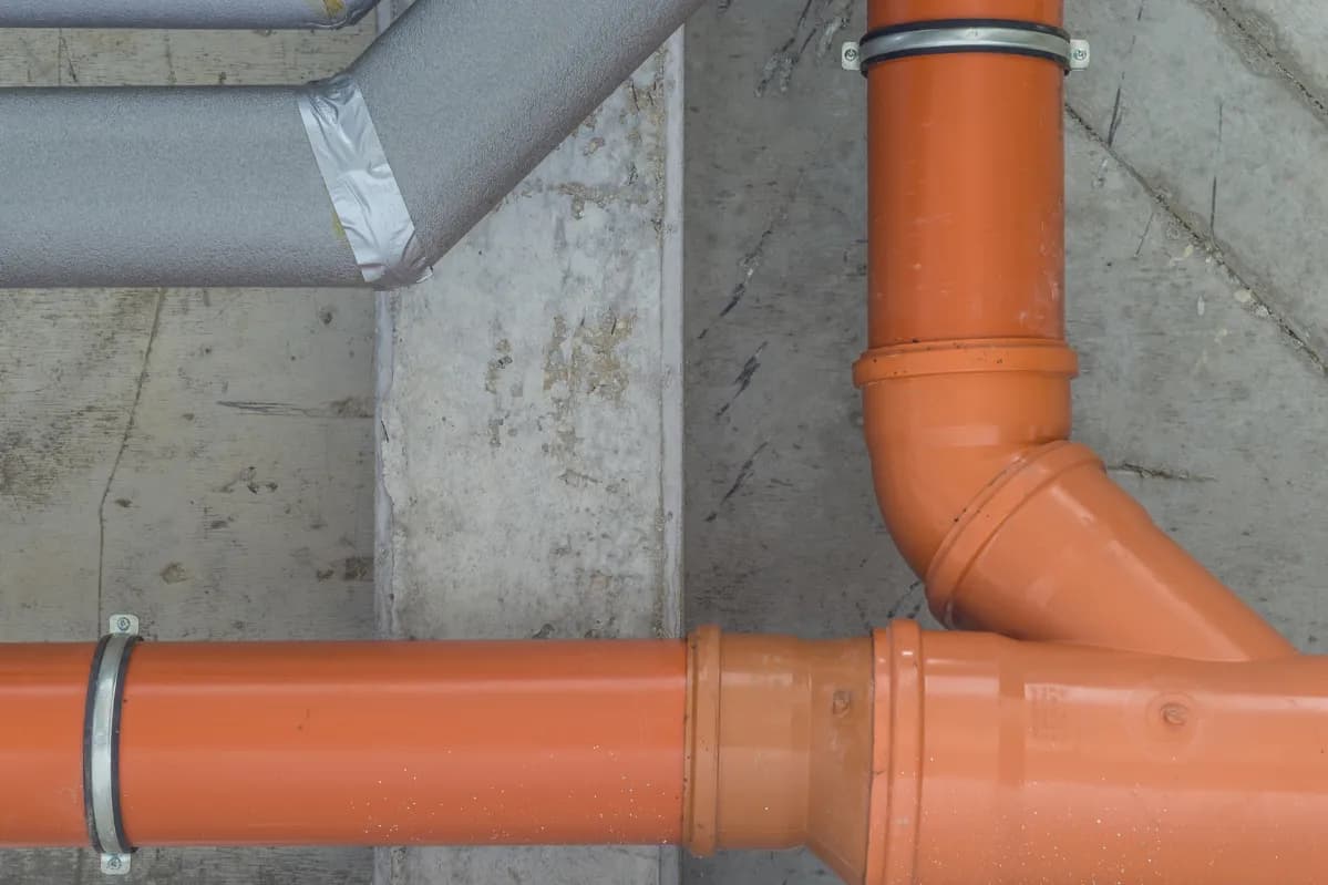 Jaką rurę do kanalizacji wybrać? 5 kluczowych kryteriów