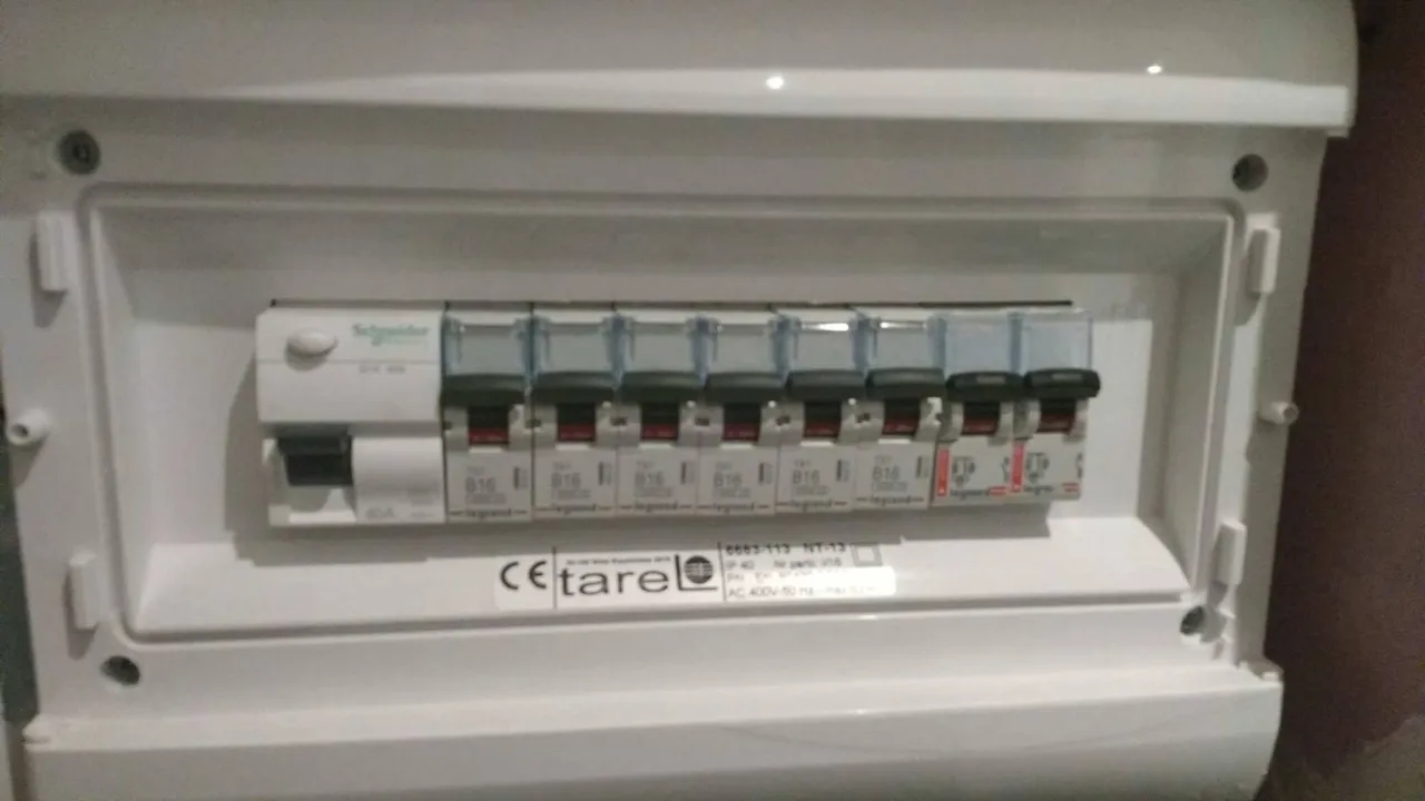 Ile faz w mieszkaniu? Poznaj rodzaje instalacji elektrycznych