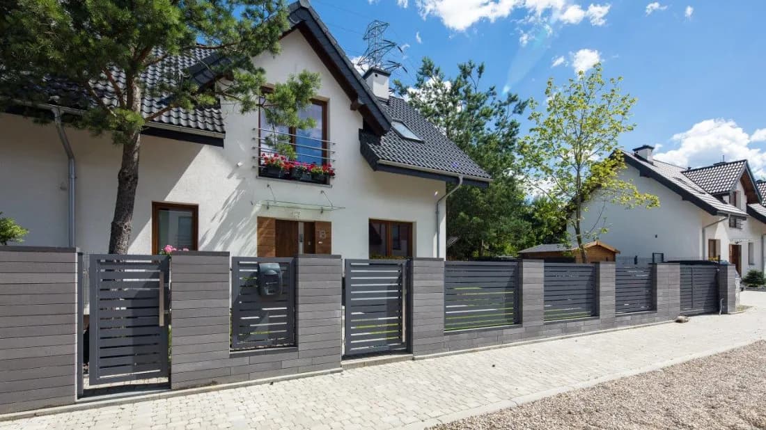 Najpierw kostka czy elewacja - poznaj kluczowe aspekty planowania prac