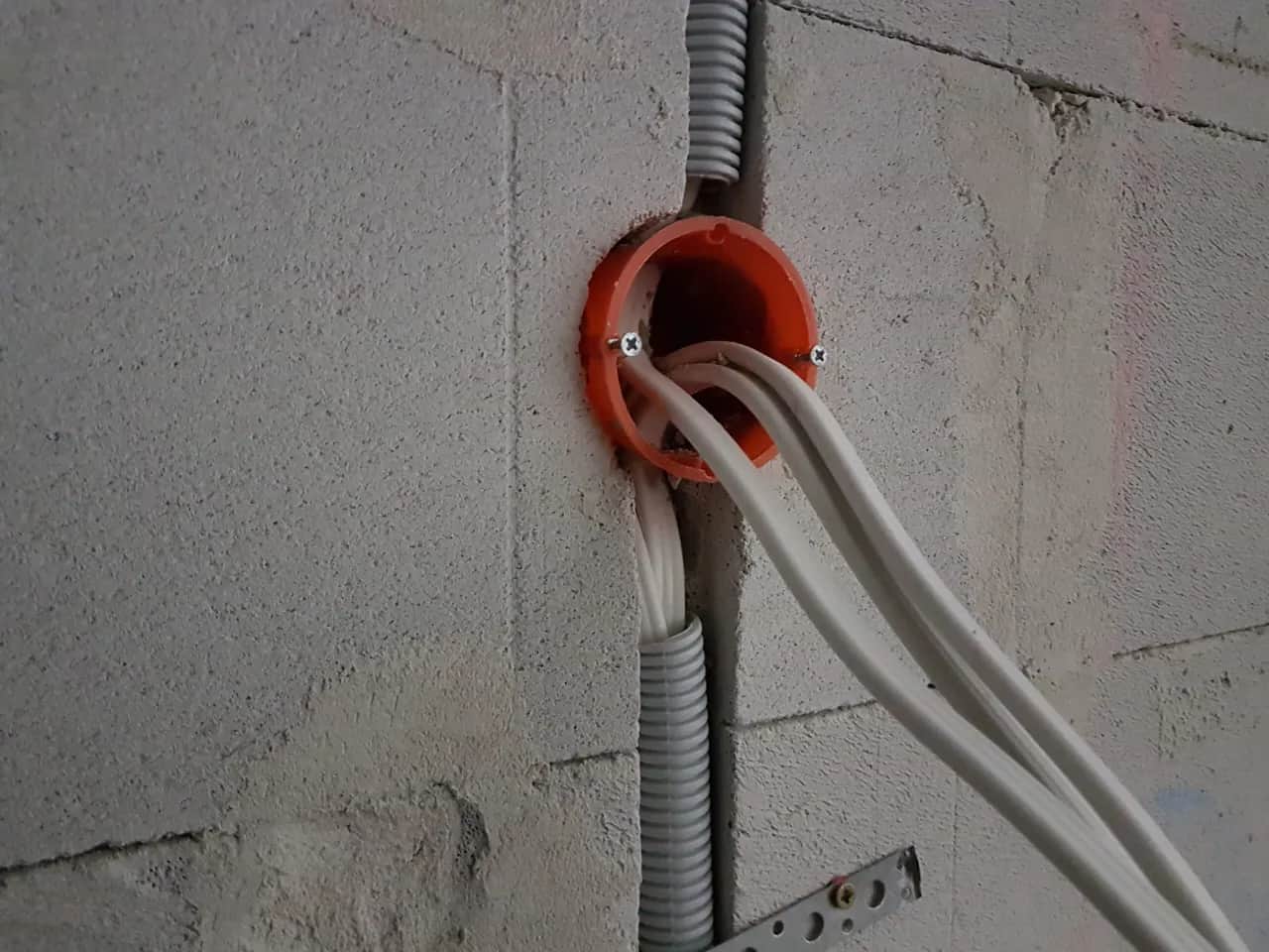 Jak wybrać idealny kabel do instalacji elektrycznej? Poradnik