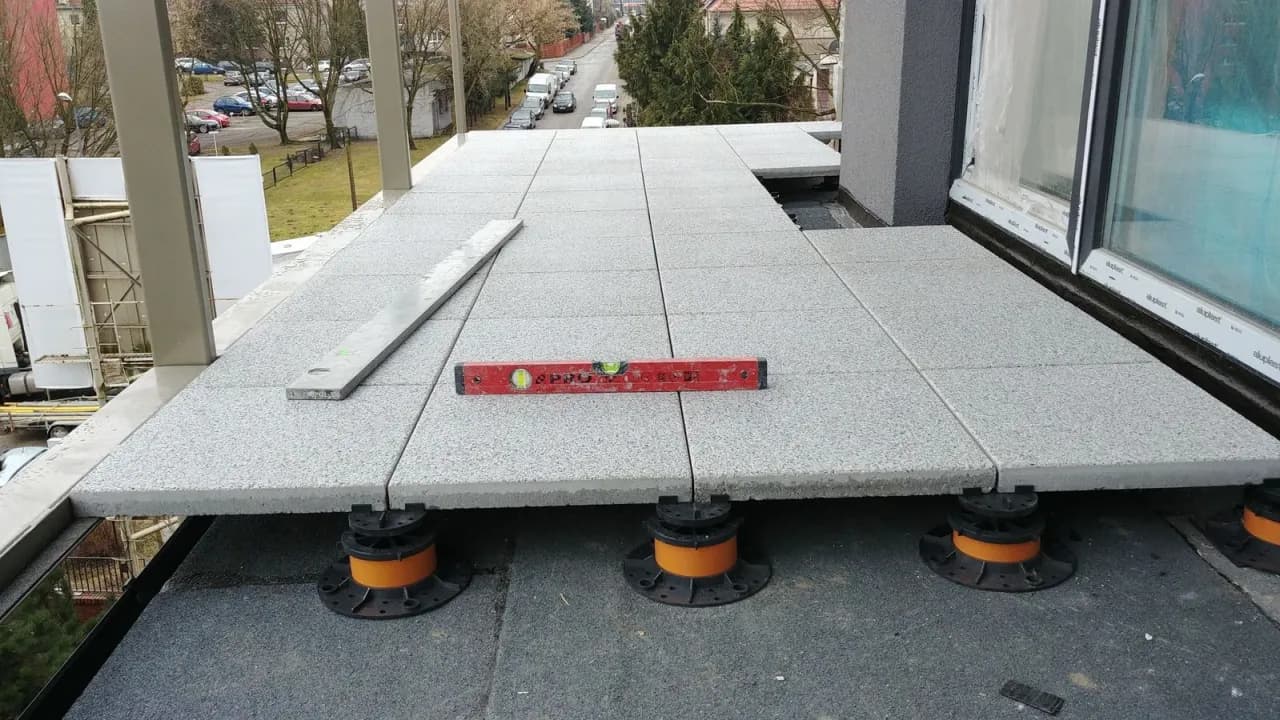 Blacha na balkon: alternatywa dla płytek - zalety i wady