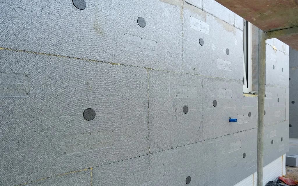 Jak kołkować styropian na elewacji: 5 sprawdzonych kroków montażu