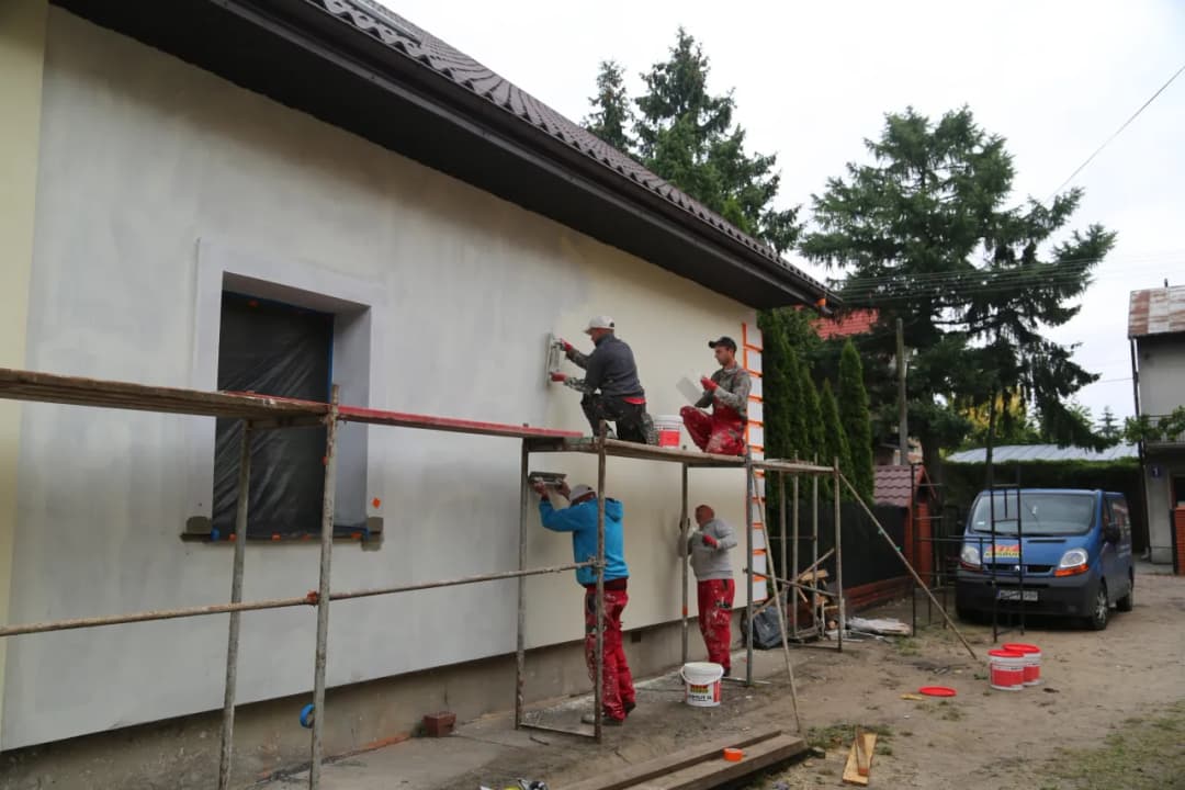 Profesjonalne nakładanie tynku na elewacje: najlepsze porady ekspertów