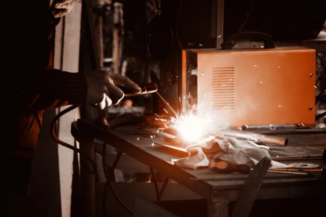Jakie innowacje wprowadzają nowoczesne spawarki laserowe?