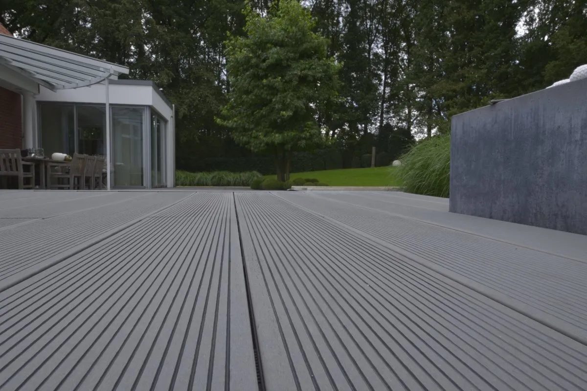 Najlepsze materiały na taras: trwałość i estetyka w ogrodzie