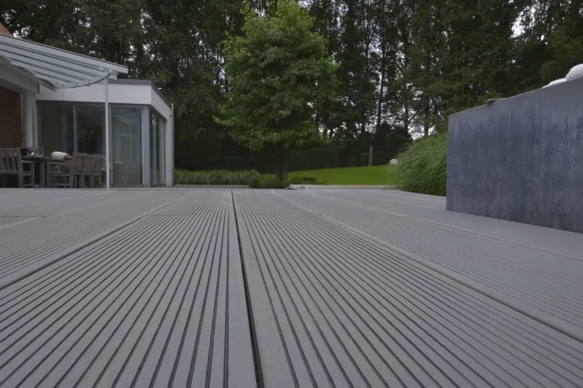 Najlepsze materiały na taras: trwałość i estetyka w ogrodzie