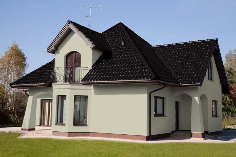 Jakie kolory elewacji do czarnej blachodachówki, aby uniknąć błędów?