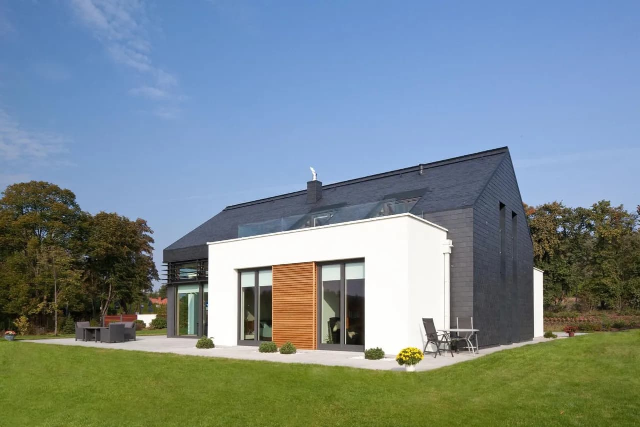 Tynk akrylowy czy silikatowy na elewację: który wybrać do domu w 2025?