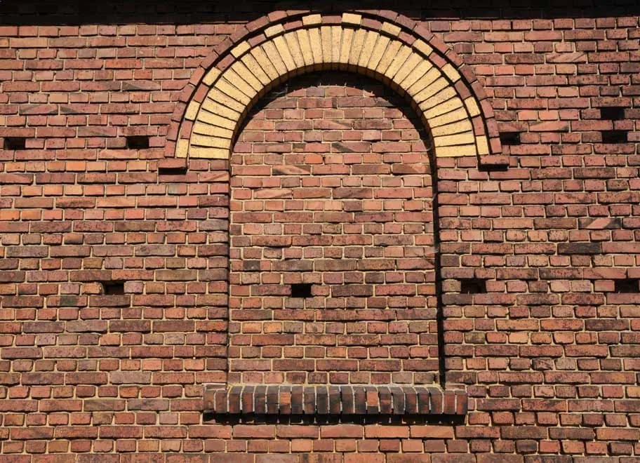 Nadproże z cegły: Jak zrobić i nie popełnić typowych błędów?