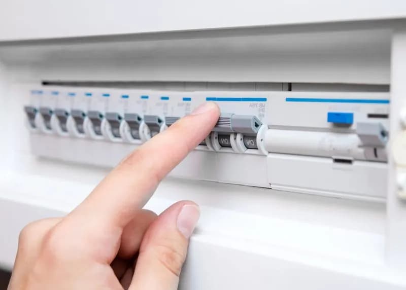 Przeniesienie skrzynki elektrycznej - legalnie i bezpiecznie