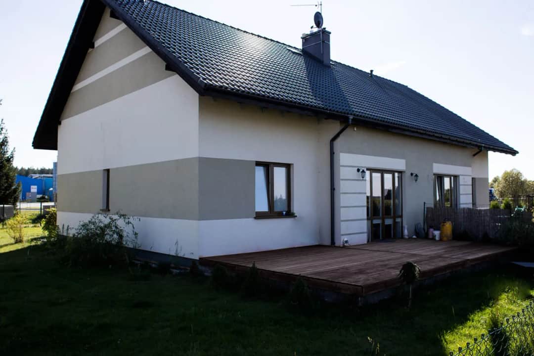 Kiedy malować elewację? Sprawdź optymalny czas i czynniki wpływu