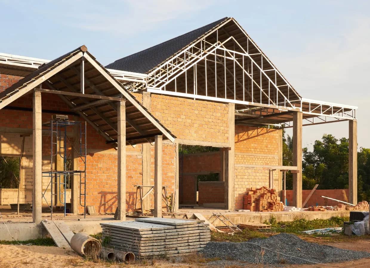 Jak przygotować się do budowy domu, aby uniknąć niepotrzebnych kosztów?