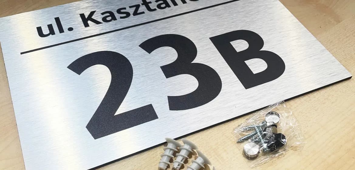 Jak zamontować cyfry na elewacji i uzyskać estetyczny efekt końcowy