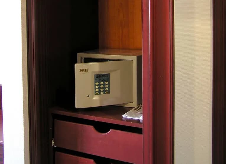 Sejf w pokoju hotelowym: Spokój ducha dla Twoich cennych rzeczy