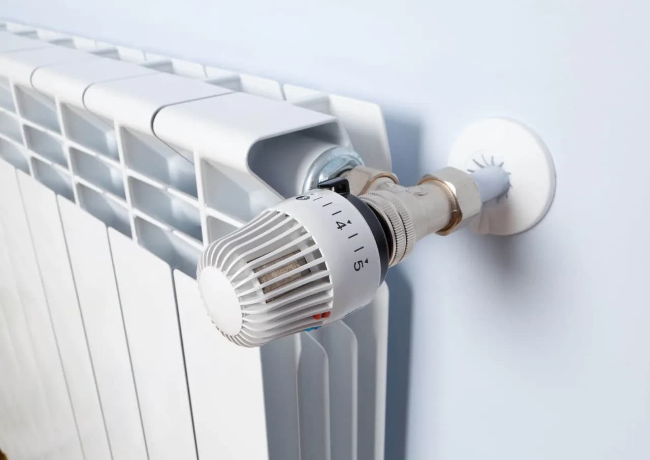 Kiedy włączyć ogrzewanie w domu? Poznaj kluczowe czynniki
