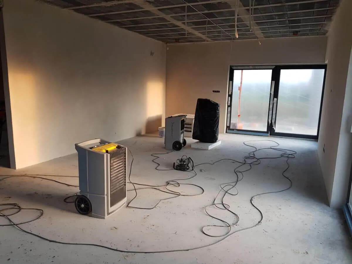 Suszenie tynków gipsowych: kluczowe zasady i skuteczne metody