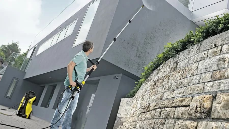 Jakie ciśnienie do mycia elewacji będzie bezpieczne: praktyczne zasady